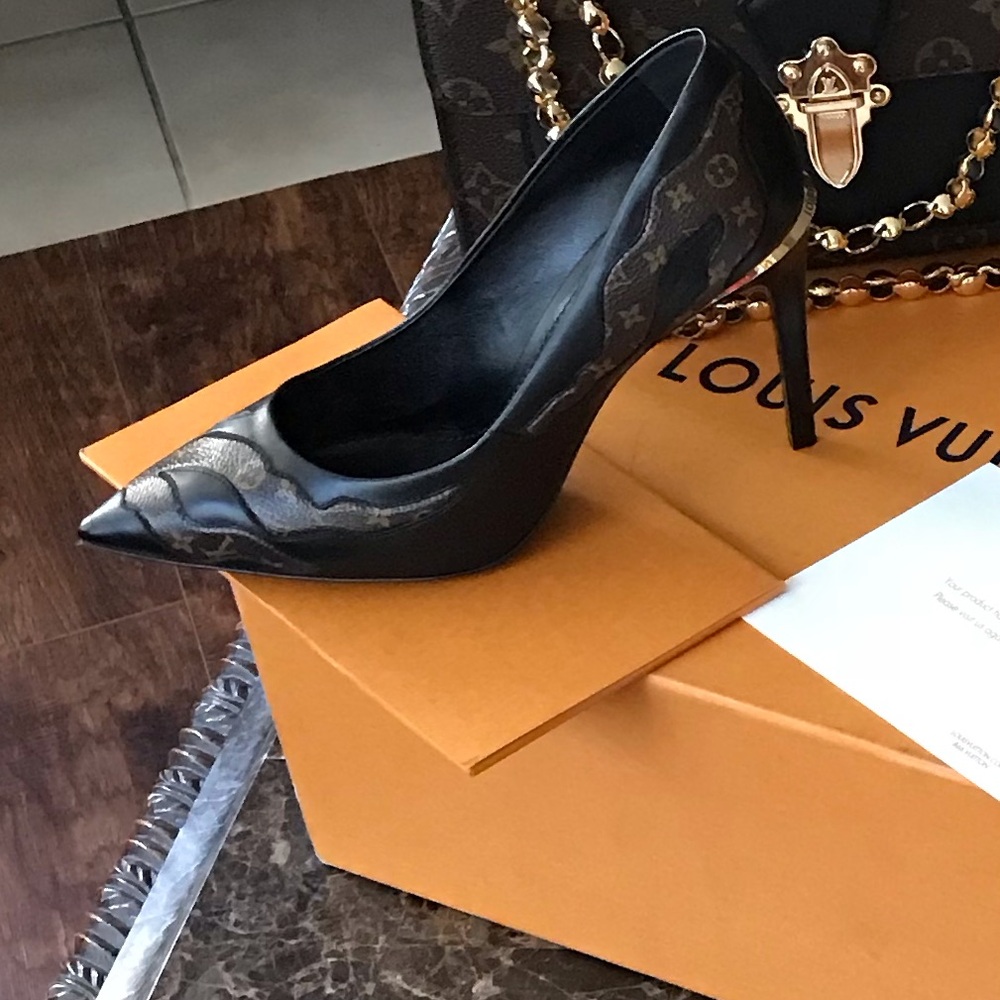 Authentic Louis Vuitton First Ladies pump 39 fits 8-8.5 willing to trade